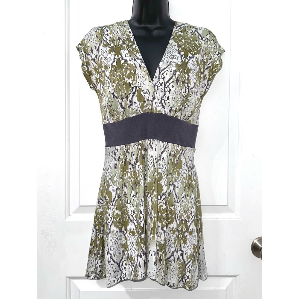 Studio Y green and gray v-neck short-sleeved blouse